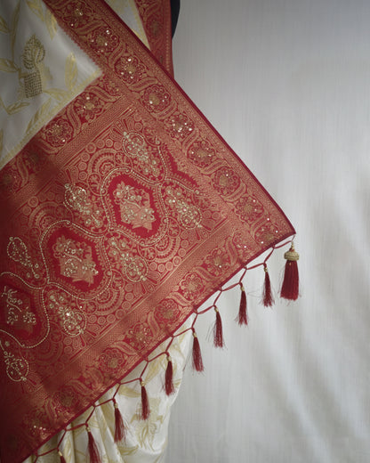 Off White Saree with Red & Gold Embroidered Border – Timeless Ethnic Elegance