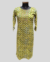 Elegant Green Floral Printed Kurti for Women – Ethnic Wear with Red & White Motifs